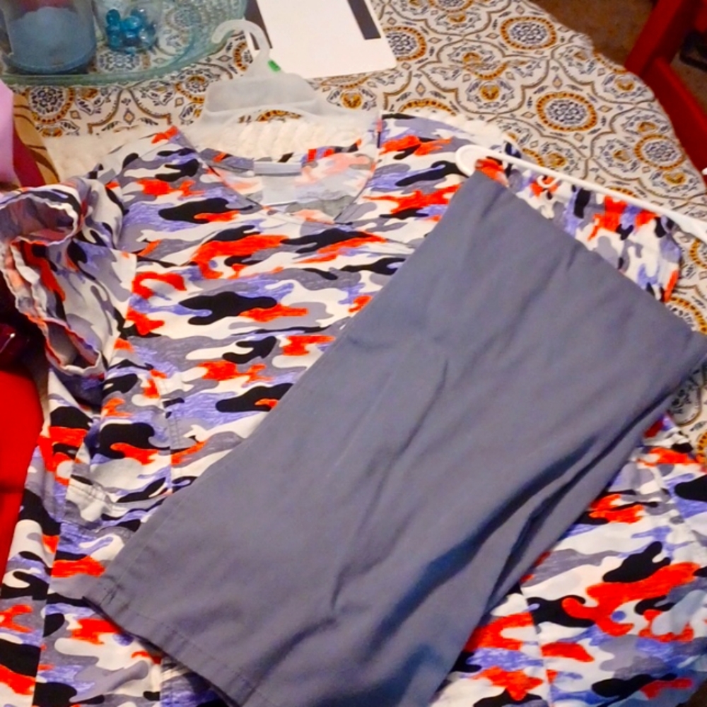Scrub top and bottom by scrub star